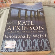 Emotionally Weird by Kate Atkinson ( paperback )