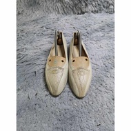 Off white Pointed Toe Flats