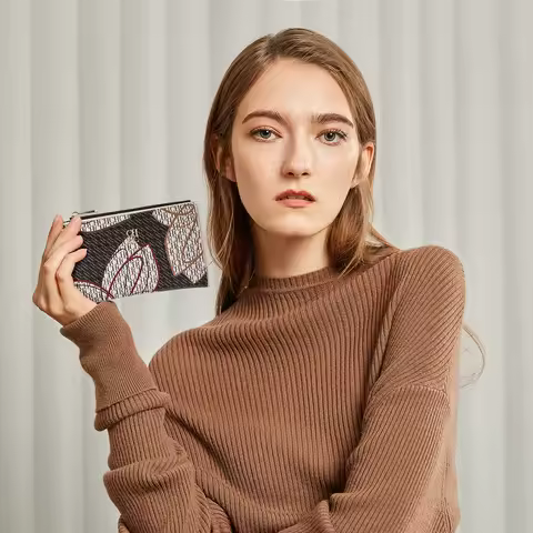 CHCH Fashion Classic Style Diverse Letter Cartoon Pattern Classic Exquisite Craftsmanship Women's Lo