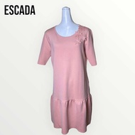 Escada เดรสสีชมพูแขนสั้น