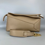 羅意威Puzzle中號新款沙色 尺寸28~20~14  Loewe Puzzle Medium New Version, Sand Size: 28~20~14 cm