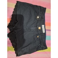 Hnm teenage mini pants. jeans material