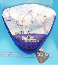 [訂購] Re:Zero 從零開始 愛蜜莉雅 Emilia🧊 三角徽章型 咕𠱸 坐墊 cushion☁ 枕頭 從零開始的異世界生活 UFO🛸 夾公仔 景品 收藏 玩具 擺設 配件 周邊