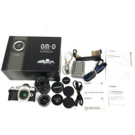OLYMPUS OM-D E-M10 Mark III M.ZUIKO 14-42mm 1:3.5-5.6 40-150mm 1:4-5.6 無反光鏡單鏡頭相機 L221735