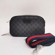 Gucci GG Supreme 相機包 黑色 PVC 防水布 藍紅寬版 斜背包574886
