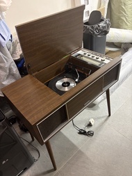 【絕對珍藏 / 全球零貨底】1960s 美版 Panasonic SE-1318 胡桃木組合音響（連原廠四隻實木腳）