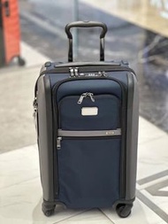 🤩必備行李箱🤩TUMI Alpha 3 21吋可擴展四輪商務登機行李箱 | 防潑水耐磨彈道牛津布 | TSA認證海關密碼鎖 | 360°靜音萬向輪 | 可擴大容量設計|