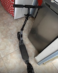 8成新 滑板車 🛴前後雙刹車青年大人Black  Scooter 