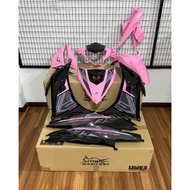 COVERSET LC135 V4-V7 VN16 EXCITER RC B.PINK - BLACK.BABY PINK