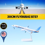 20cm Flydubai Airlines Boeing B737 dengan Roda Gear Pendaratan Resin Penumpang Kargo Pesawat Kapal T