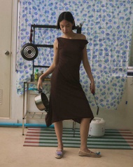 Mira Bangkok Brown sugar dress ชุดเดรสเข้ารูปปาดไหล่