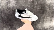 💥現貨💥 潮人必備百搭爆款 Travis Scott x Air Jordan 1 Low OG 白黑反轉熊貓倒鉤休閒籃球鞋 | 男女情侶同款 | 頭層荔枝紋皮革鞋面 | 全掌Air Sole氣墊減震