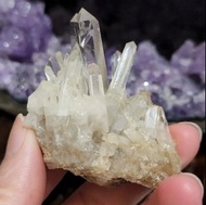 天然巴西原礦《喜馬粉白水晶簇》/重量尺寸請看圖片。