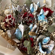 鈔票花 / 永生花 / 摺錢花 /香皂花 / 銀紙花 / 番梘花 / 乾花 / 玫瑰花 / 玫瑰熊 / 拉錢氣球 / 自訂花束 / 花盒 /唯一的愛 / 我只寵你一個 / 小王子 / 波波花束 / 波