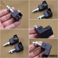 Suitable for Hyundai Kiaran Motion Name Tsuo 8 IX25IX35IX45K2K3K4K5KX3KX5 Brake Light Switch