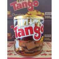 1 Karton Wafer Tango Kaleng 300gr
