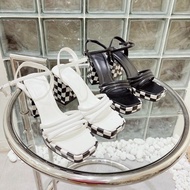 Real feet included - Double toe sandals with checkered pattern, 9cm high square heel, beautiful stan