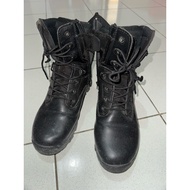 (PRELOVED) SAFETY BOOTS DELTA UK 43