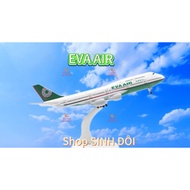 EVA AIR - 20cm long metal flying cloud figure - airline models