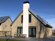 位於國家公園內的現代設計小屋-有組合微波爐 (Modern design lodge with combi microwave, in national park)