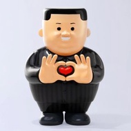 全新現貨Joan Cornella KK LOVE 金正恩 Kim Jong Un Figure公仔