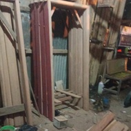 kusen untuk Borneo kayu bekas