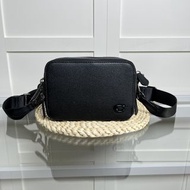 💜COACH蔻馳 牛皮 男款 黑色 雙拉鏈相機包 手拿包 斜挎包 單肩包  通勤  生日禮物  節日 情人節  Cowhide small charcoal men's camera bag, clu