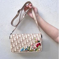 「JL精品代購」95新 Dior 刺繡  相機包