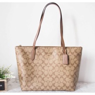 กระเป๋าสะพาย COACH  ZIP TOP TOTE IN SIGNATURE CANVAS