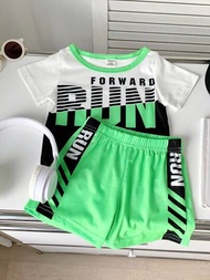 嬰兒男寶寶2入組春夏綠色拼色休閒服裝,有趣字母印花,適合運動和日常穿著