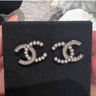 全新 Chanel 香奈兒 珍珠 亮鑽 耳環 銀色 雙C logo耳環 耳針 全配