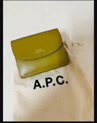 APC 橄欖綠三折皮夾