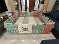 คอกกั้นเด็ก bebeplay ขนาด 6.5ฟุต ไม่รวมเบาะ สินค้ามือ2