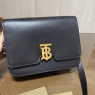 BURBERRY TB皮革翻蓋肩背/斜背包