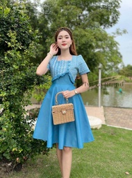 V258เดรสผ้าทอลาย คอเหลี่ยม แต่งกั๊กระบายกระดุมปั๊ม กระโปรงบาน 8 ชิ้น ทรงย้วย 🌷