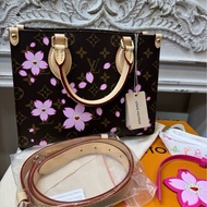 Lv全新OnTheGo小号手袋村上隆樱花系列