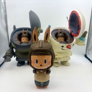 How2work x Kasing 老師 x 橫山宏 Maschinen Labubu Pilot