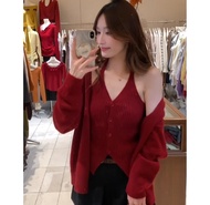 YUEZHONGWEI | ชุด OOTD ฤดูใบไม้ร่วง เสื้อไหมพรมสีแดง & เสื้อครอปแบบไหล่ตก