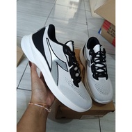 39 44 sports station diadora monash white