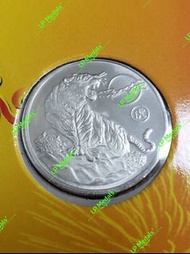 🪙🐯 2010 虎年《 中國小錢幣珍藏册 》
2010 虎年吉祥 紀念 「銀幣」
金虎納福 錢幣 紙幣 糧票
💯 全新❗極罕有❗
✴ 開盒純粹為影靚相
➡️ 讓買家看得清楚 👀🔍

100% 狀態超靚