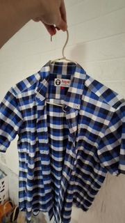 AAPE by A Bathing Ape短袖襯衫。