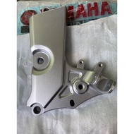 Front Footrest Footstep Mount Bracket RightKiri Yamaha Byson Original 45P-F7452-00-P0 45P-F7462-00-P