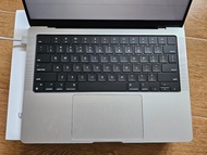 Apple MacBook Pro (14-inch, 2023) M2 pro, 16+512GB - a line in the screen