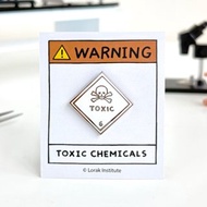 有毒 TOXIC / 金屬徽章 畢業 實驗