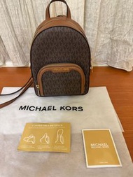 不換物 全新 專櫃 正品 MK 兩用 斜背 後背包 Michael Kors JAYCEE 新款 滿版 LOGO 皮革 雙層 後背包 深咖 小廢包