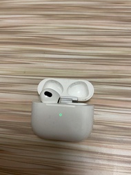 急放AirPods3左邊耳仔，充電盒