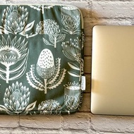 南非aLovesupreme_15吋電腦保護套_非洲植物王國_白色鼠尾草綠底