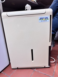 ●       【幾乎全新】Whirlpool 惠而浦 SS226W 抽濕機 (US10/UK9.5) 含原装配件正品