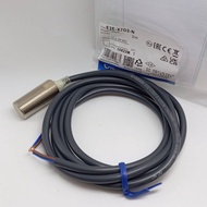 Genuine Proximity Switch E2E-X7D2-N Metal Grip Sensor 2 DC M18 Cable NC Type Holding Distance 7 Mm E