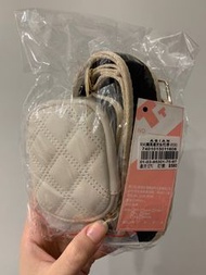 RM 韓風潮流系列 零錢包 小廢包 印花刺繡寬背帶 斜背帶 肩背帶 包包配件 （原價580） 黑色